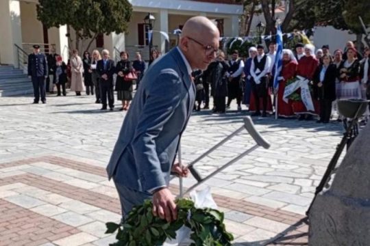 Η πρώτη δημόσια εμφάνιση του δήμαρχου Άη Στράτη μετά το χειρουργείο για αφαίρεση όγκου [εικόνες - βίντεο]